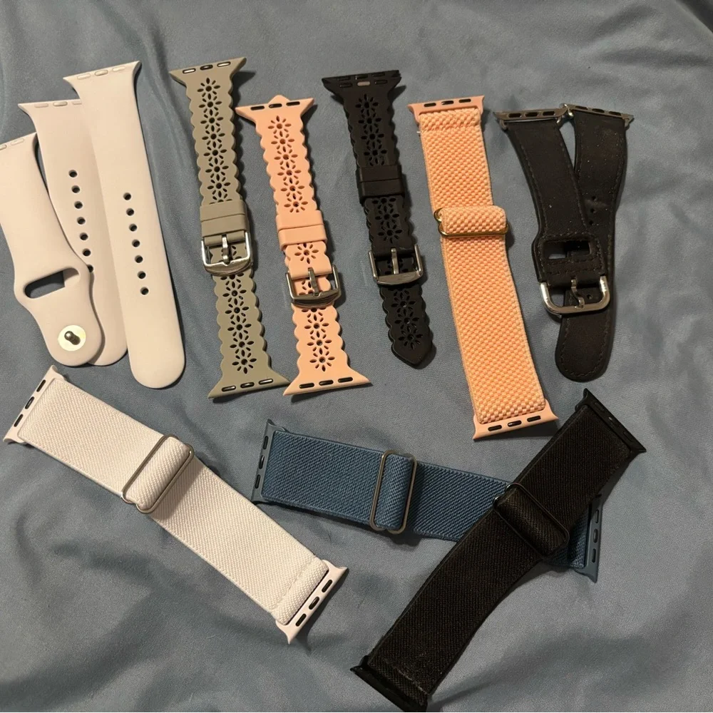 Apple Watch SE 40mm with multiple bands included